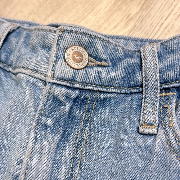 Hollister Vintage Stretch Ultra High-Rise Dad Jean Light Wash Butterfly Graphics - Picture 5 of 6